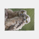 Couverture Polaire Deux grands hiboux à cornes de bébé (Devant (Horizontal))