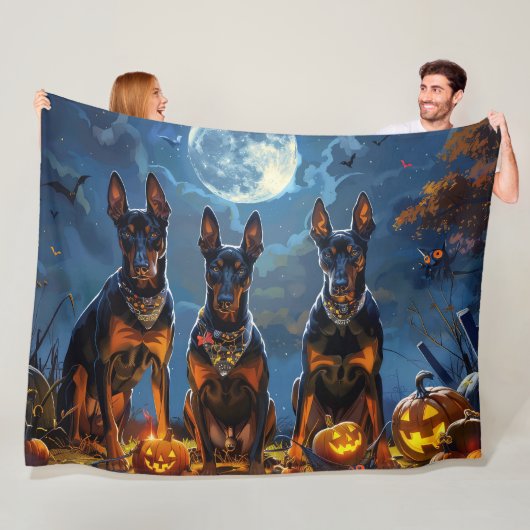 Couverture Polaire Doberman Halloween Épouvantable (En situation)