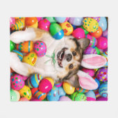 Couverture Polaire Dog Laying on Easter Eggs (Devant (Horizontal))