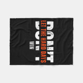 Couverture Polaire Don't Let The Hard Days Win Quote  (Devant (Horizontal))