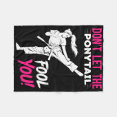 Couverture Polaire Don't Let The Ponytail Fool You Karate Funny Karat (Devant (Horizontal))
