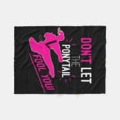 Couverture Polaire Don't Let The Ponytail Fool You Karate Girl Funny  (Devant (Horizontal))