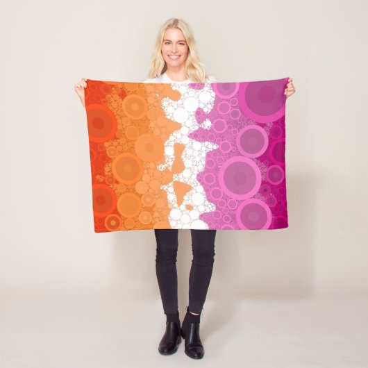 Couverture Polaire Drapeau de fierté lesbienne abstrait groovy bohème (En situation)