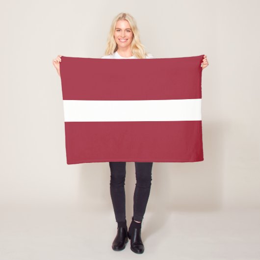 Couverture Polaire Drapeau de la Lettonie (En situation)