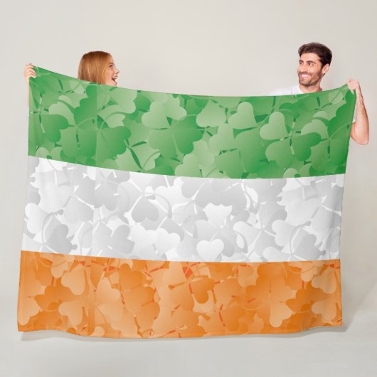Couverture Polaire Drapeau de l'Irlande avec motif shamrock (En situation)