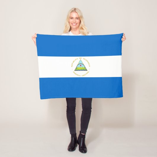 Couverture Polaire Drapeau du Nicaragua (En situation)