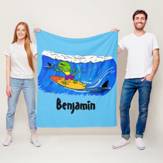 Couverture Polaire Drôle caricature de surf de lézard au cou (En situation)