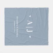 Couverture Polaire Dusty Blue Moderne Minimal Monogramme nouvellement (Devant (Horizontal))