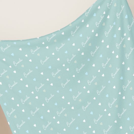 Couverture Polaire Dusty-blue pattern of hearts with repeating name