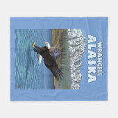 Couverture Polaire Eagle chauve plongeant - Wrangell, Alaska (Devant (Horizontal))