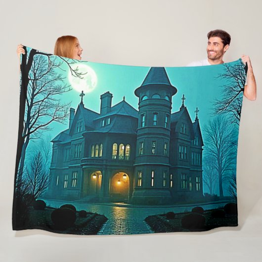 Couverture Polaire Eerie Victorian Mansion Lune (En situation)