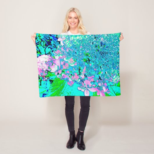 Couverture Polaire Élégant Limelight rose et bleu Hydrangea (En situation)