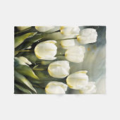 Couverture Polaire Élégante bande de tulipes blanches dans un jardin (Devant (Horizontal))