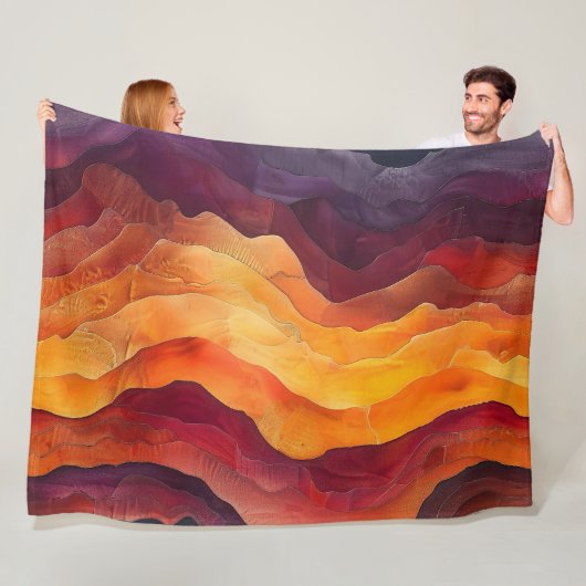 Couverture Polaire Ember Strata – Couches Abstraites de Terre et de F (En situation)