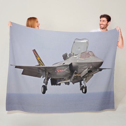 COUVERTURE POLAIRE F-35 FLEECE BLANKET (En situation)