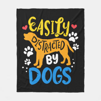 Couverture Polaire Facilement distrait par le chien