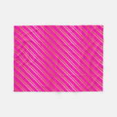 COUVERTURE POLAIRE FAUX BANDES D'OR SUR FOND ROSE (Devant (Horizontal))