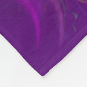 Couverture Polaire Fée d'imaginaire et fleurs pourpres (Coin)