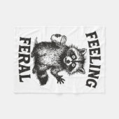 Couverture Polaire Feeling Feral Raccoon Drink Coffee Funny Trash Pan (Devant (Horizontal))