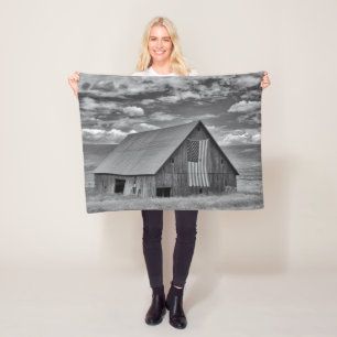 Couverture Polaire Fermes BW American Flag Barn Scene