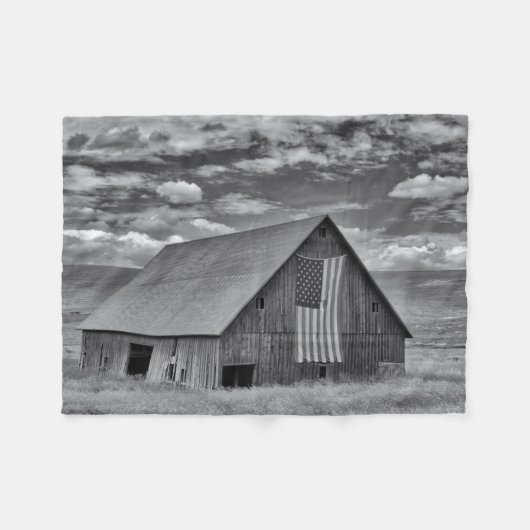 Couverture Polaire Fermes | BW American Flag Barn Scene (Devant (Horizontal))