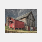 Couverture Polaire Fermes | Grange en bois rouge dans le Michigan (Devant (Horizontal))