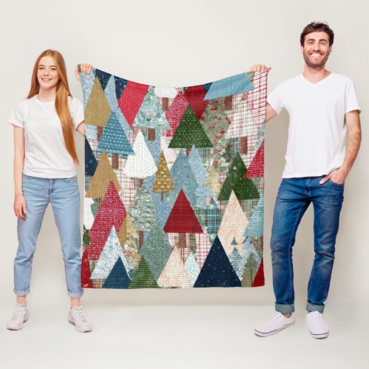 Couverture Polaire Festive Patchwork Christmas Tree Pattern (En situation)
