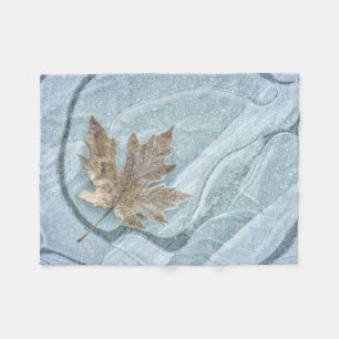 Couverture Polaire Feuille d'érable congelée sur glace