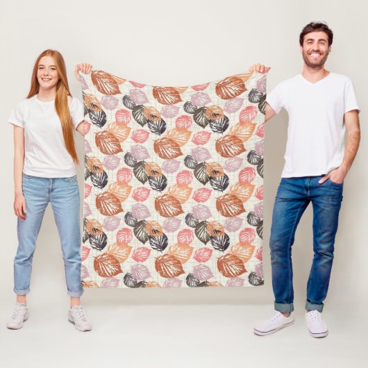 Couverture Polaire Feuilles d'automne sur le beige. (En situation)