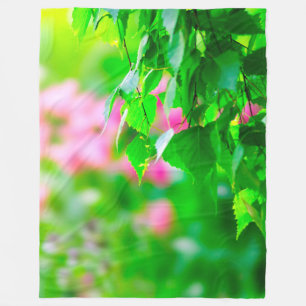 Couverture Polaire Feuilles de bouleau vertes fleurs de tulipe roses
