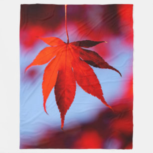 Couverture Polaire Fiery feuille d'automne contre le ciel