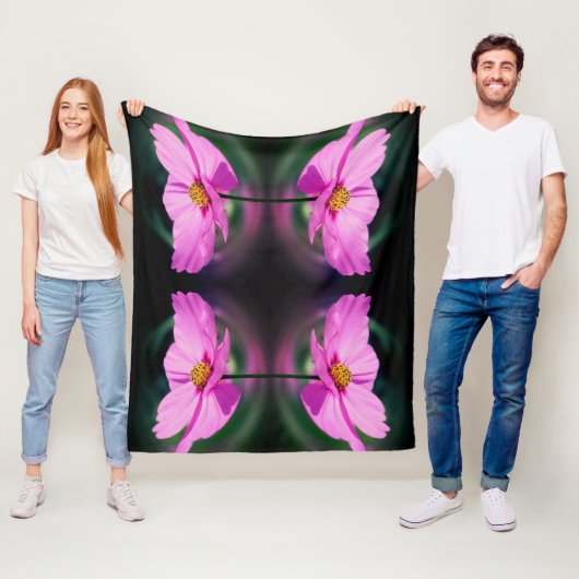 Couverture Polaire Fleur abstraite de Cosmos rose    (En situation)