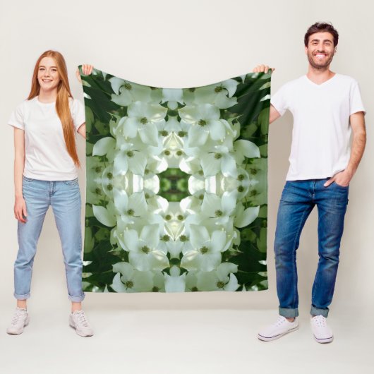 Couverture Polaire Fleur de cornouiller blanc motif de floraison (En situation)