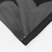 Couverture Polaire "Fleur illustrée en Motif gris-noir" (Coin)
