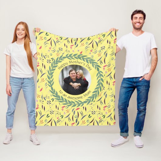 Couverture Polaire Fleur Jaune MOM AWESOME avec PHOTO Fête des Mères (En situation)