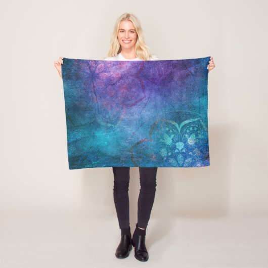 Couverture Polaire Fleur Lotus Élégante Turquoise et Verte (En situation)