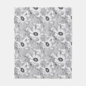 Couverture Polaire Fleurs blanches sur gris clair. (Devant)