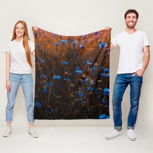 Couverture Polaire Fleurs bleues (En situation)