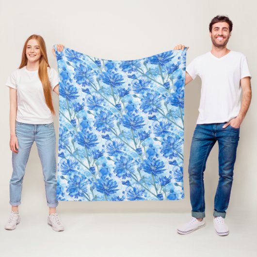 Couverture Polaire Fleurs bleues et blanches à l'aquarelle abstraite (En situation)
