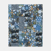 Couverture Polaire Fleurs Bleues Patchwork : Tissu sans couture. (Devant)