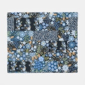 Couverture Polaire Fleurs Bleues Patchwork : Tissu sans couture. (Devant (Horizontal))