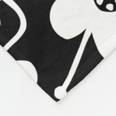Couverture Polaire Fleurs concurrentes - Noir et Blanc sur Noir (Coin)