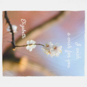 Couverture Polaire Fleurs d'abricot japonaises délicates (Devant (Horizontal))