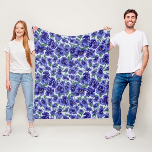 Couverture Polaire Fleurs de Pensée Bleues (En situation)