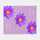 Couverture Polaire Fleurs Lotus pilotées par l'Esprit sur Violet (Devant (Horizontal))
