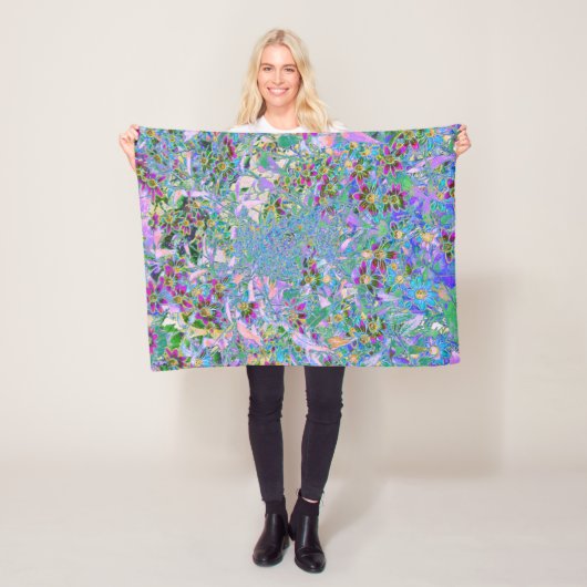 Couverture Polaire Fleurs sauvages rétro violettes, vertes et bleues (En situation)