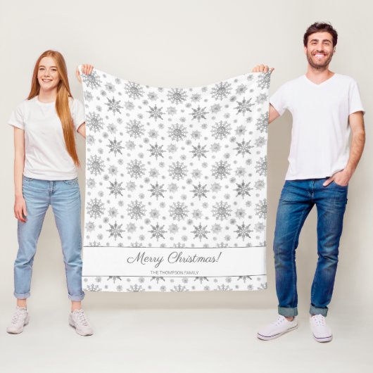 Couverture Polaire Flocon De Neige Gris Et Nom De Famille Personnalis (En situation)