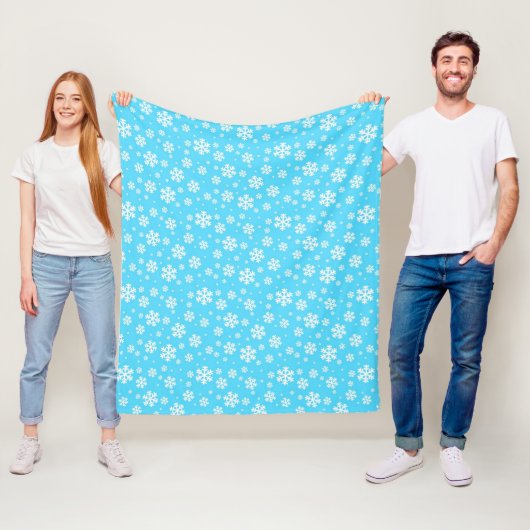 Couverture Polaire Flocons blancs sur motif d'hiver bleu clair (En situation)