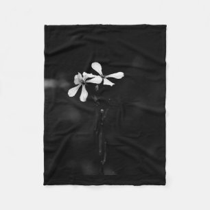 Couverture Polaire floral noir et blanc minimal