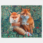 COUVERTURE POLAIRE FOXES ROUGES PARMI LA VERDURE, LE FOLIAGE ET LES F (Devant (Horizontal))
